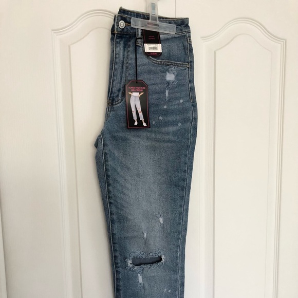 No Boundaries | Juniors High Rise Girlfriend Jeans - Picture 2 of 6